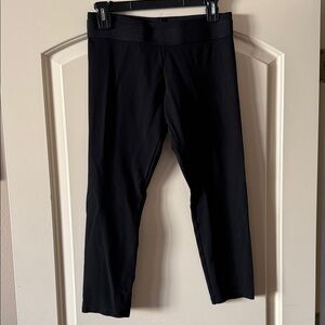 BCBGMaxAzria Women's Black Capri Pants Leggings M